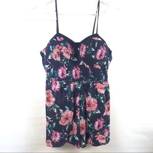 Romper spaghetti straps. Navy w/ floral print 🌺